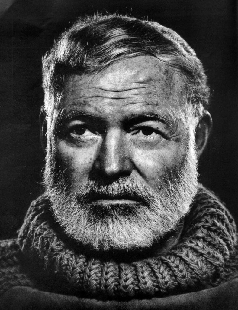 Un primer plano de Ernest Hemingway