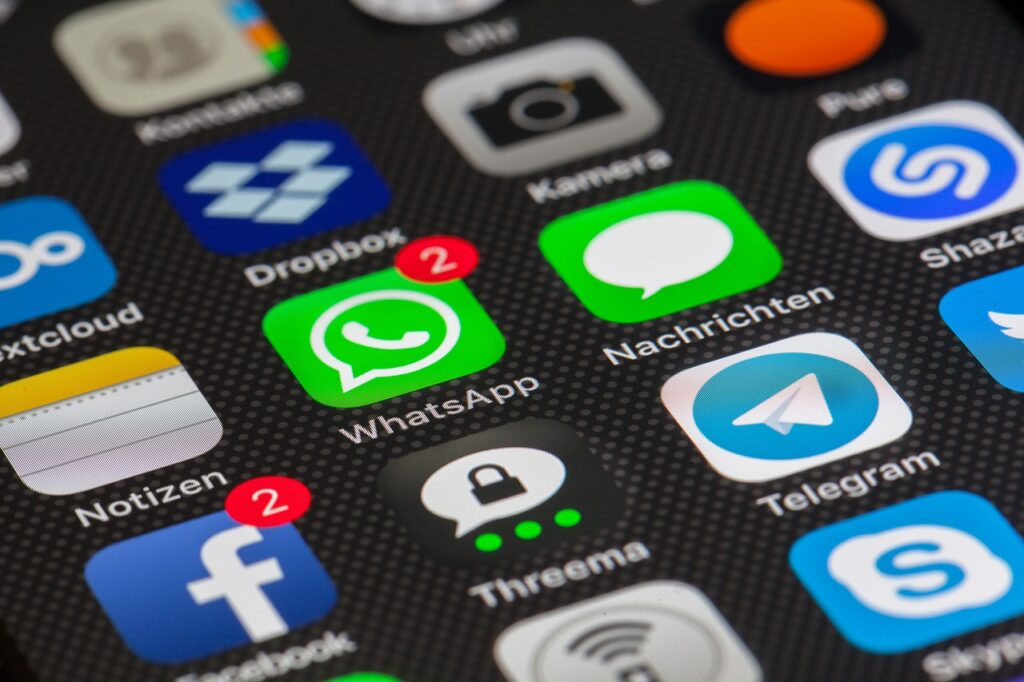 الإنترنت ، whatsapp ، الهاتف الذكي