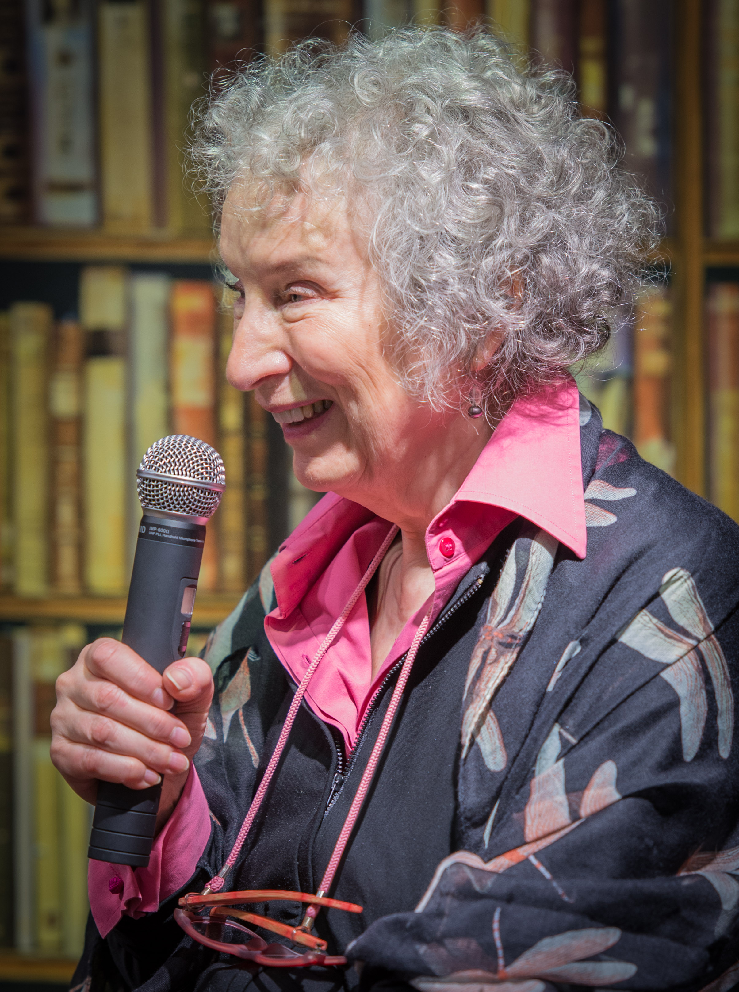 Mejores autores de ficción política: Margaret Atwood