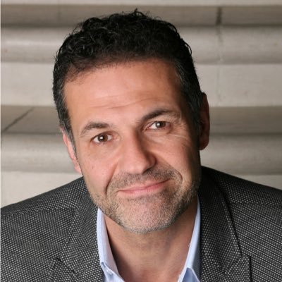 Penulis Medis Terbaik: Khaled Hosseini