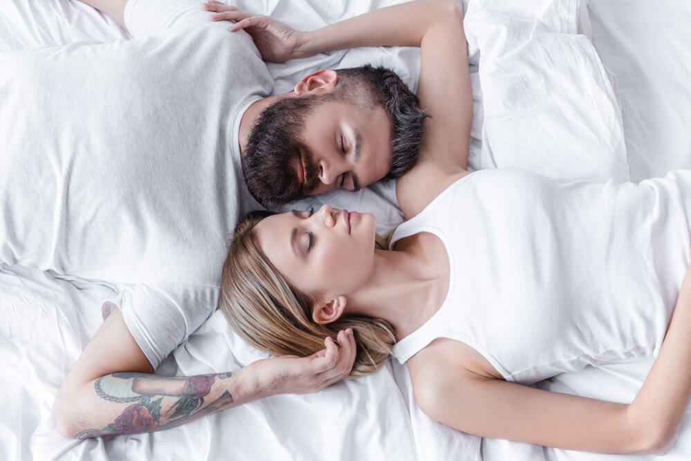 Essais sur les rêves et le sommeil : les hommes et les femmes rêvent-ils différemment ?