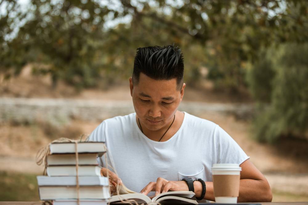 Comment rédiger un rapport de livre : Lire le livre