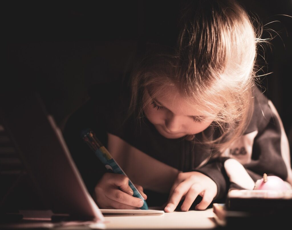 Essais sur l'écriture : développer les compétences en écriture des enfants