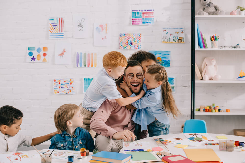 Professores do jardim de infância versus ensino médio