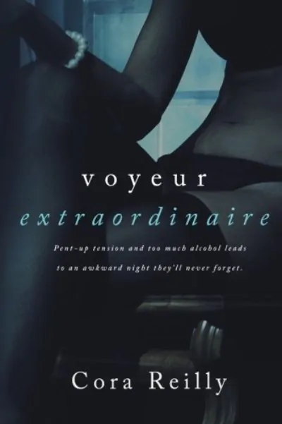 Copertina del libro Voyeur Extraordinaire di Cora Reilly