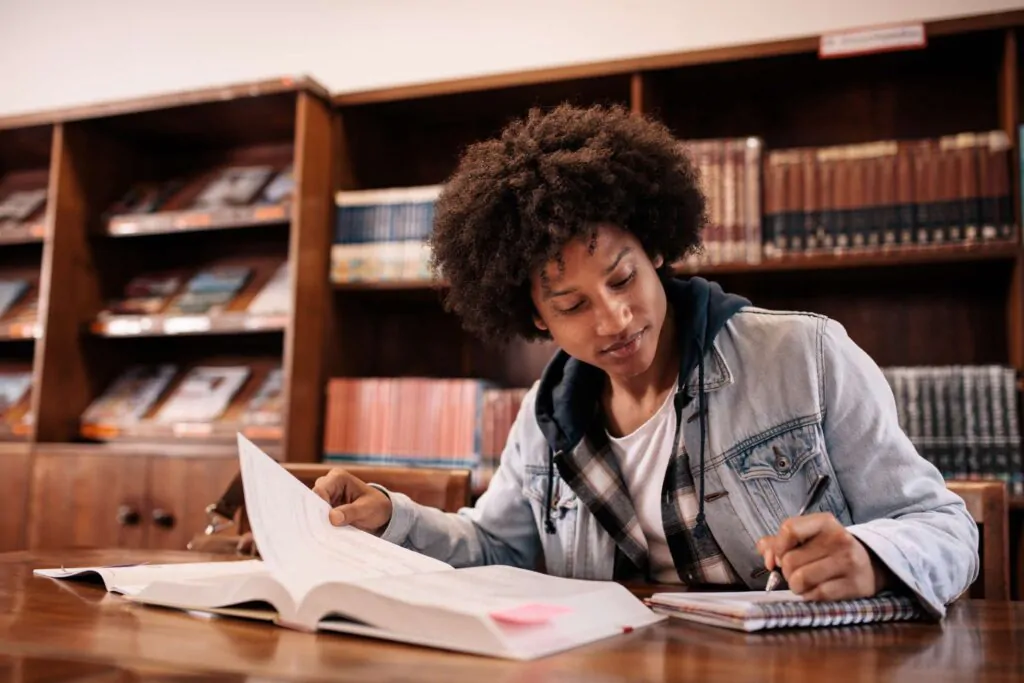 Verbes formels pour l'écriture académique