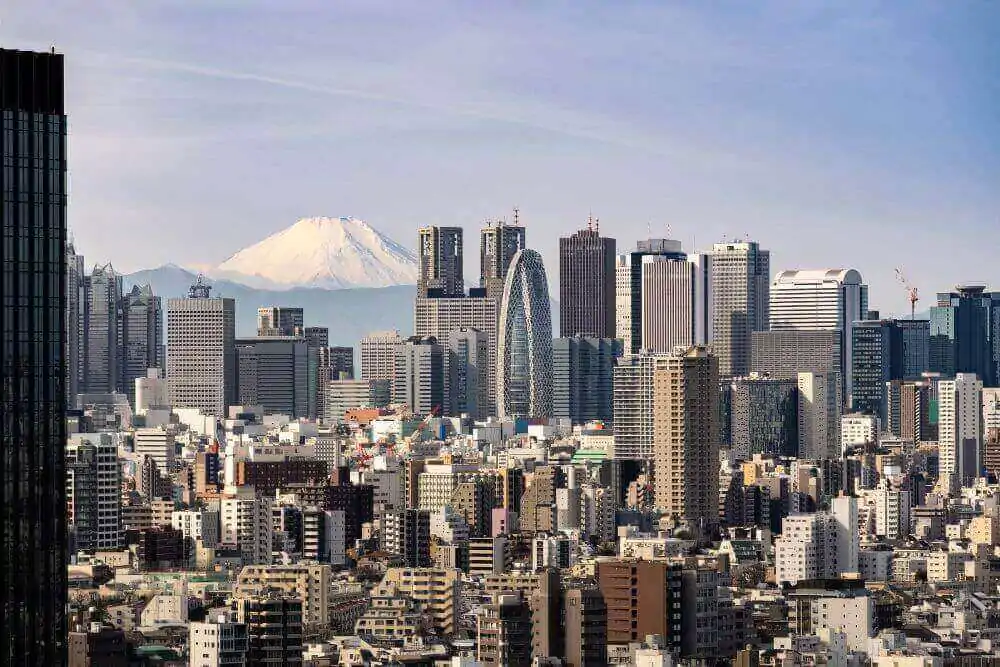 Orizzonte di Tokyo e montagna fuji in giappone